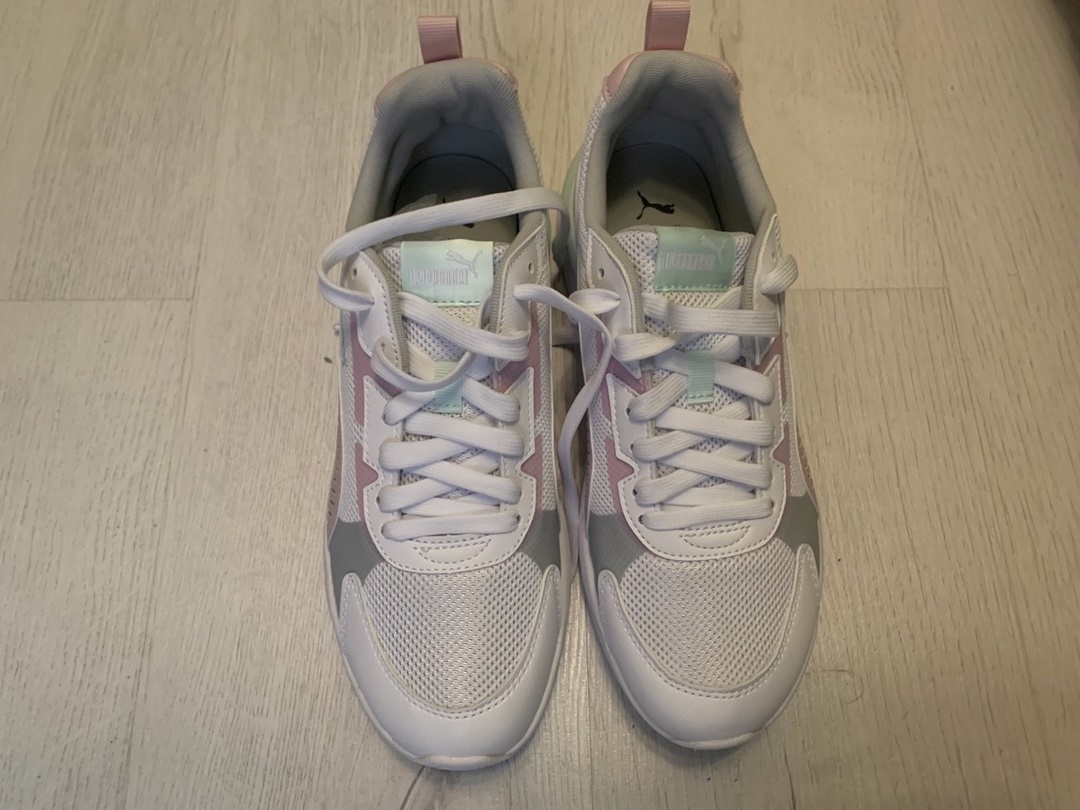 Зеленый, розовый, серый, белый - смотрятся гармонично, с моим гардеробом будет легко сочетать.