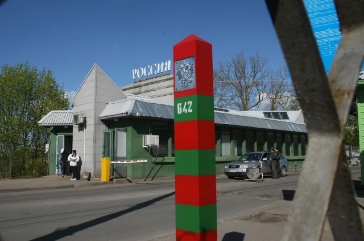    Автобусные рейсы в Эстонию из Петербурга отменили из-за учений на границе