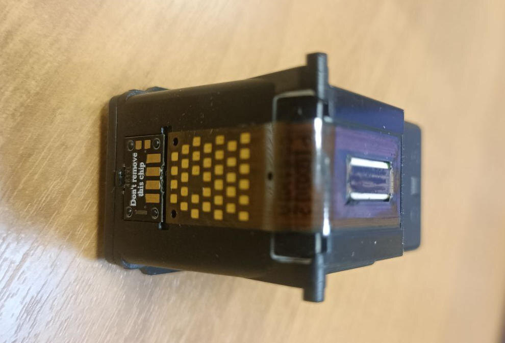 Чип, контактная группа и печатающая головка чернильного картриджа.