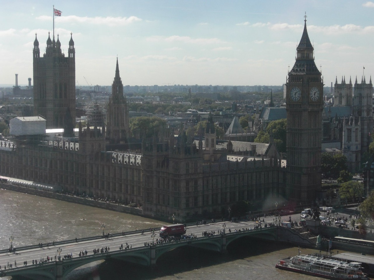 Вид на парламент и Биг-Бен с колеса обозрения