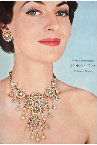 Реклама украшенй Кристиана Диора. 1957 год
