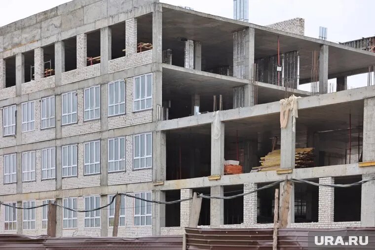 В строившейся самой большой школе Кургана проходили проверки/ Фото: Екатерина Сычкова © URA.RU