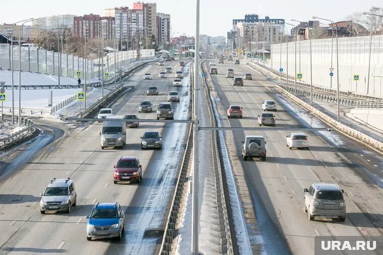 Дорогу планируют расширить до шести полос/ Фото: Денис Моргунов © URA.RU