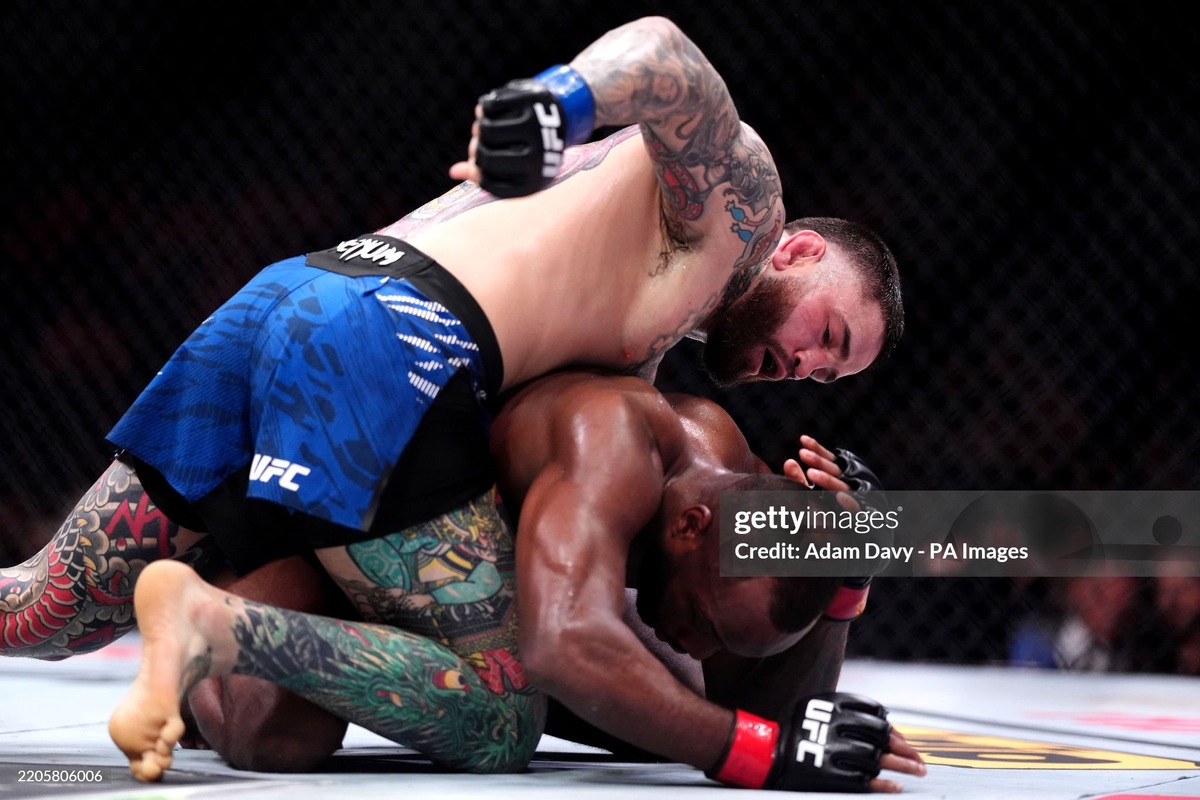 Эдвардс, что же ты слабый то такой...