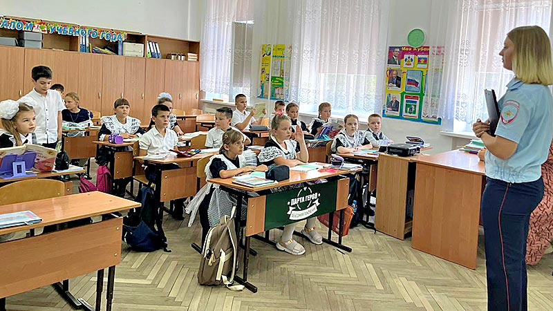    В Курганинском районе полицейские провели лекции для школьников