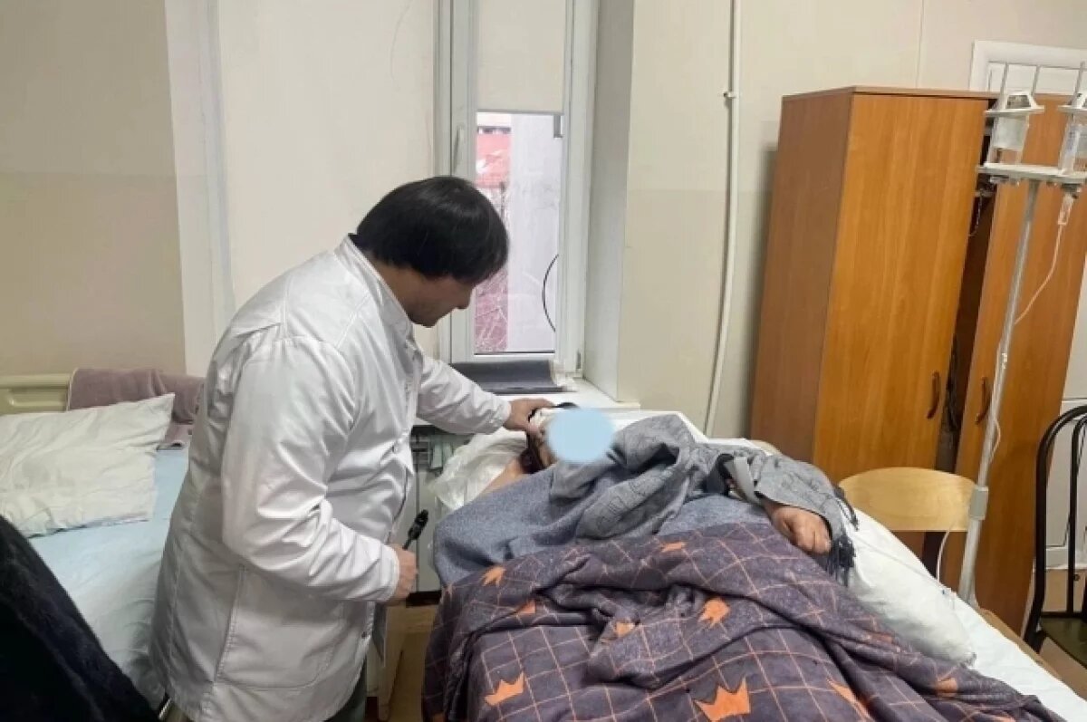    Женщину, пострадавшую от падения ледяной глыбы, выписали из больницы