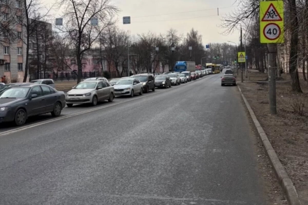    Утром 25 марта водители попали в пробку на Суздальском шоссе в Ярославле
