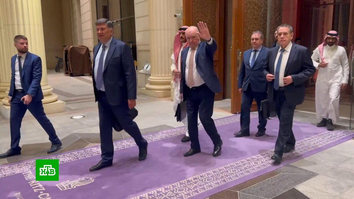    Российские и американские переговорщики довольны    12-часовой    встречей в    Эр-Рияде