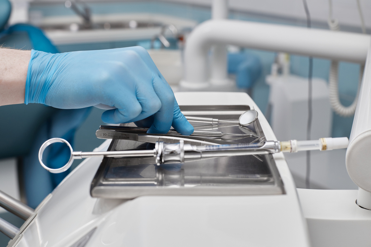 Дистопированный зуб. Удалить или оставить?