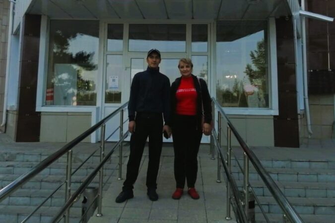 Ерсайын Аскарулы с мамой Галиной Кулбаевой  📷
