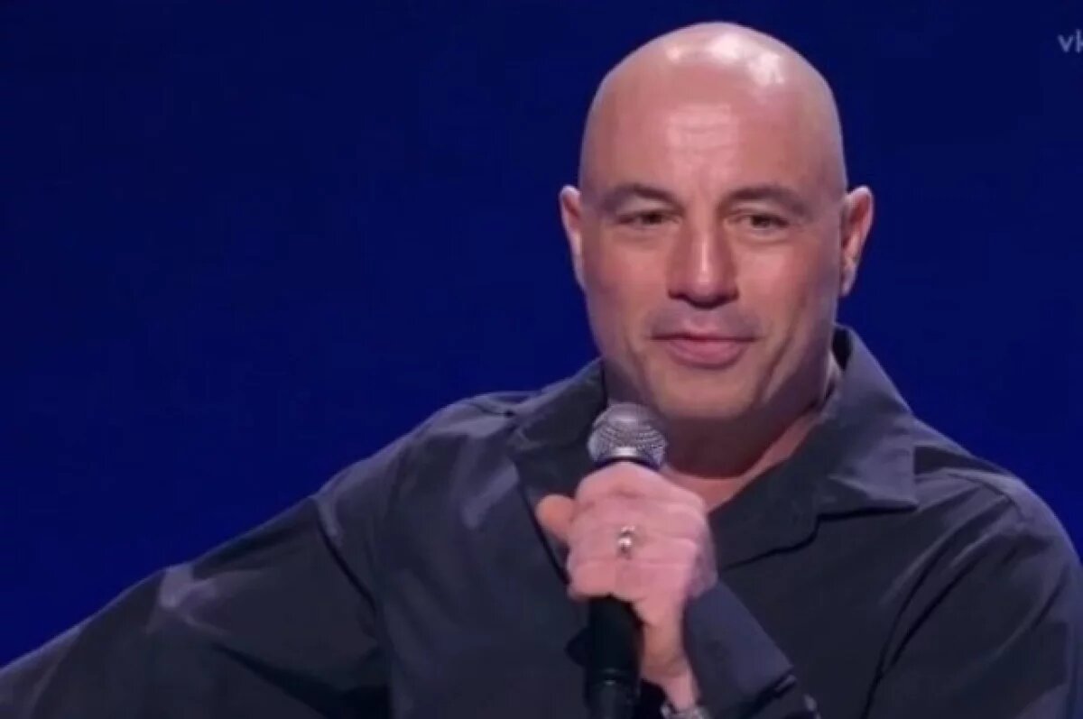    Комментатор UFC Роган отказался ехать в Канаду, заявив, что предпочитает РФ