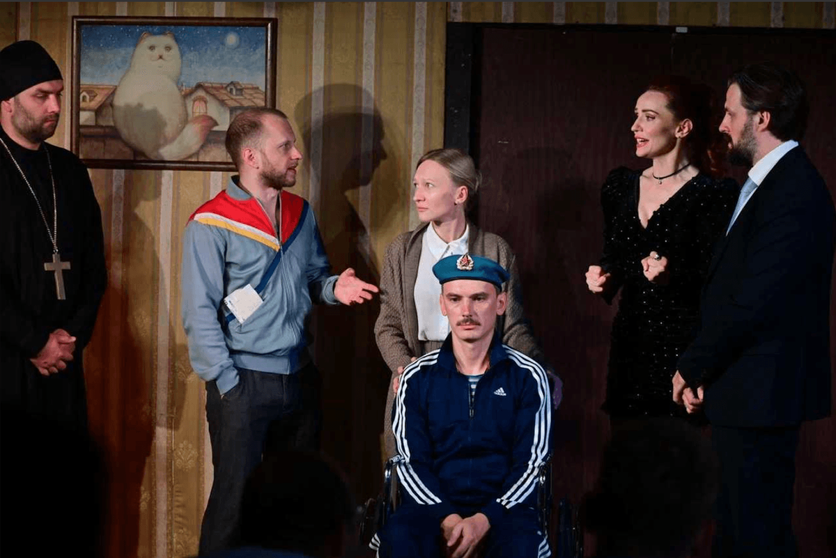 В жизни каждого из одноклассников Ваня (Глеб Гузей) в своё время сыграл очень важную роль @пресс-служба театра-студии Всеволода Шиловского