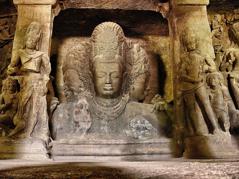 Трехликий Шива в пещере острова Элефанта