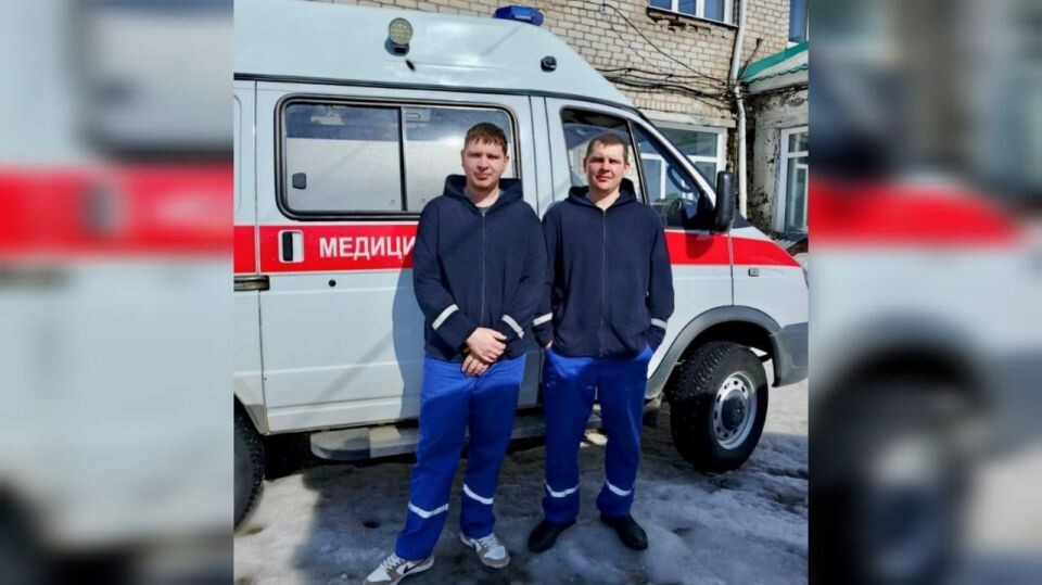    Фельдшеры Павел Родионов и Антон Суворов. Источник: "Станция скорой медицинской помощи Бийск"