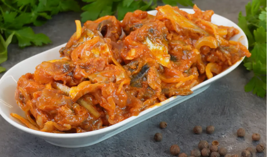 Посол скумбрии в томате. Мы ее обожаем, даже маринад вымакиваем до последней капли.