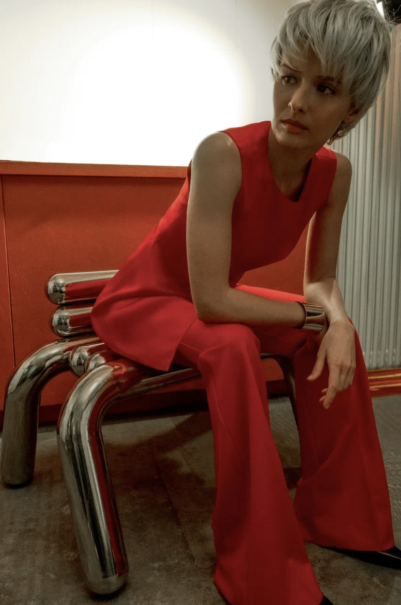     Топ, Chapurin; брюки, Sportmax; браслет, Gosha Kartsev (Poison Drop)