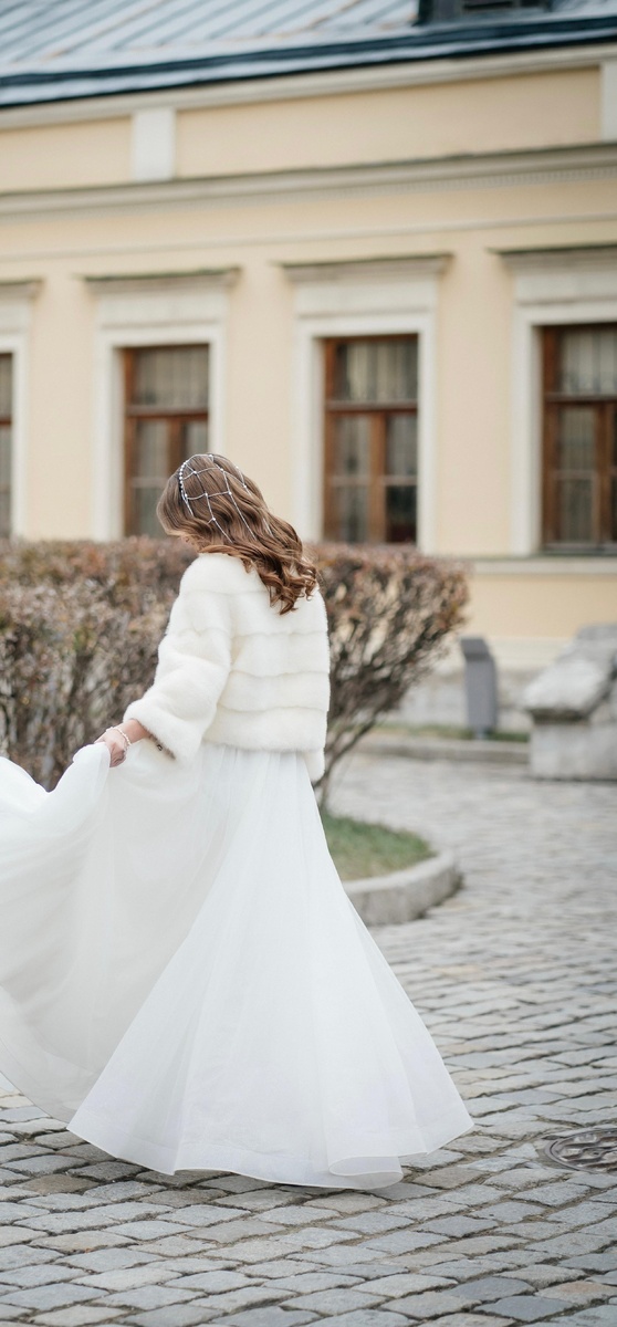 Шуба в аренду, цена за прокат 8 тыс. на момент написания статьи