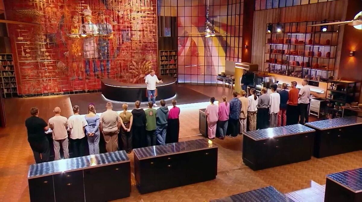 Кадры из первого выпуска "Молодые ножи, новая кровь"