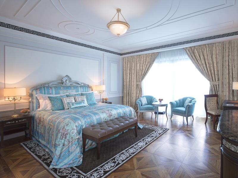 Идеальное место для отдыха и вдохновения  
"Palazzo Versace Dubai" — это не просто отель, а настоящий дворец, где сочетаются классические традиции и современные удобства. Здесь можно насладиться:  
Роскошными бассейнами и спа-процедурами;  
Гастрономическими изысками в ресторанах мирового уровня;  
Живописными прогулками по набережной Дубай-Крик.  

Если вы хотите испытать неповторимую атмосферу Versace и насладиться отдыхом в одном из самых стильных отелей мира, бронируйте номер прямо сейчас по ссылке: **[Ваша ссылка]**.  
 Почувствуйте себя частью легенды вместе с "Palazzo Versace Dubai"!  

 Переходите на наш сай и бронируйте номер в "Palazzo Versace Dubai"!
 Отдыхайте с наслаждением! Вы достойны лучшего!

https://clck.ru/3HgXsF