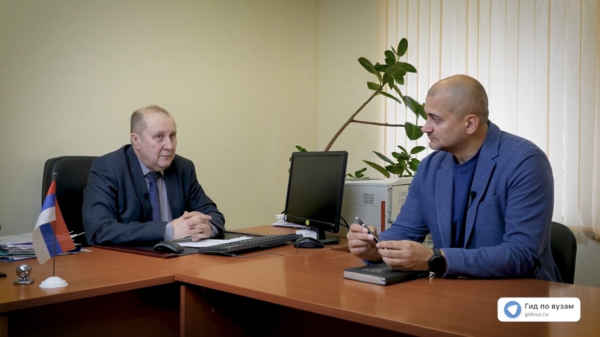 Интервью в Университете при Межпарламентской Ассамблее ЕврАзЭС: слева – директор института психоанализа и психологии, д.м.н., Леонтьев Олег Валентинович, справа – главный редактор СМИ «Гид по вузам», к.п.н., Роман Гетц.