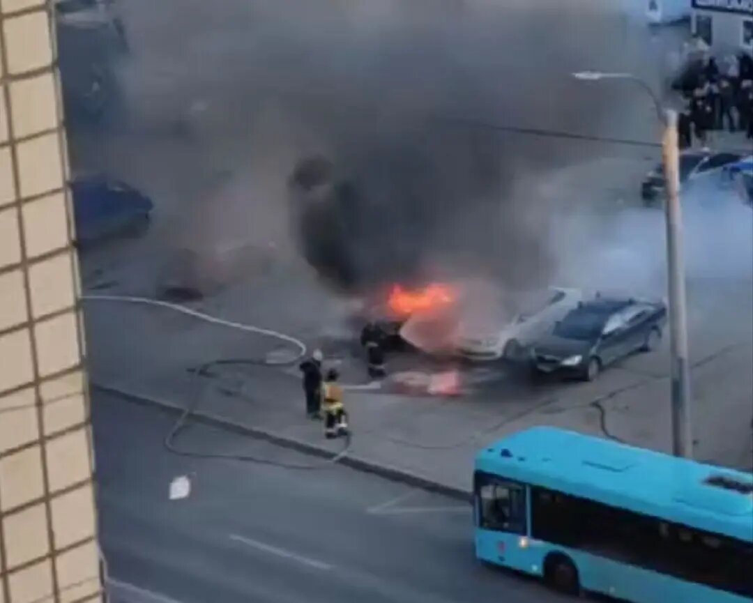    Фото: скриншот видео из Telegram-канала «Мегаполис | ДТП и ЧП | Санкт-Петербург | Питер»