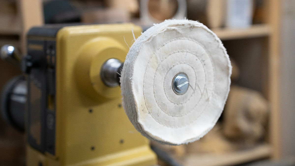 одно полировальное колесо на оправке