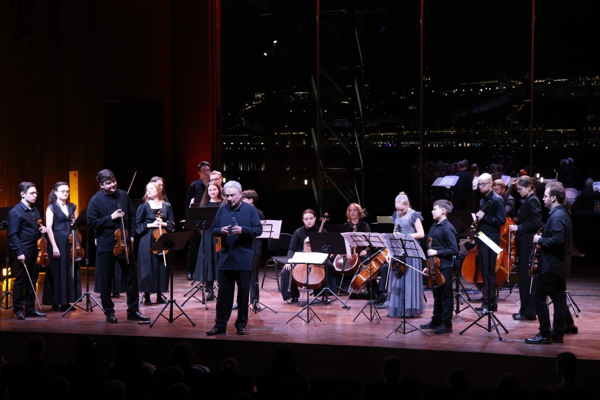    Фестиваль открылся большим концертом в Пакгаузах