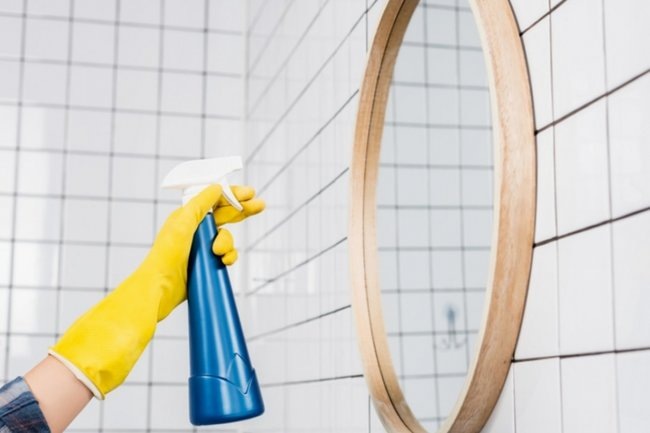    Зеркала заблестят с помощью этого удивительного средства! Легкий рецепт — никаких разводов!