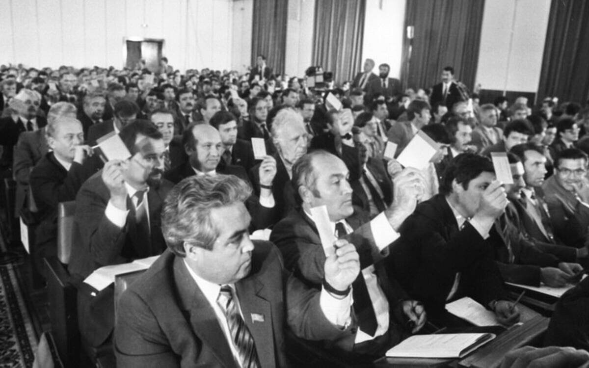 «Среди депутатов много было тех, кто каждый день работал с людьми: учителя, деятели науки, культуры, литературы, СМИ»Фото: пресс-служба Госсовета РТ