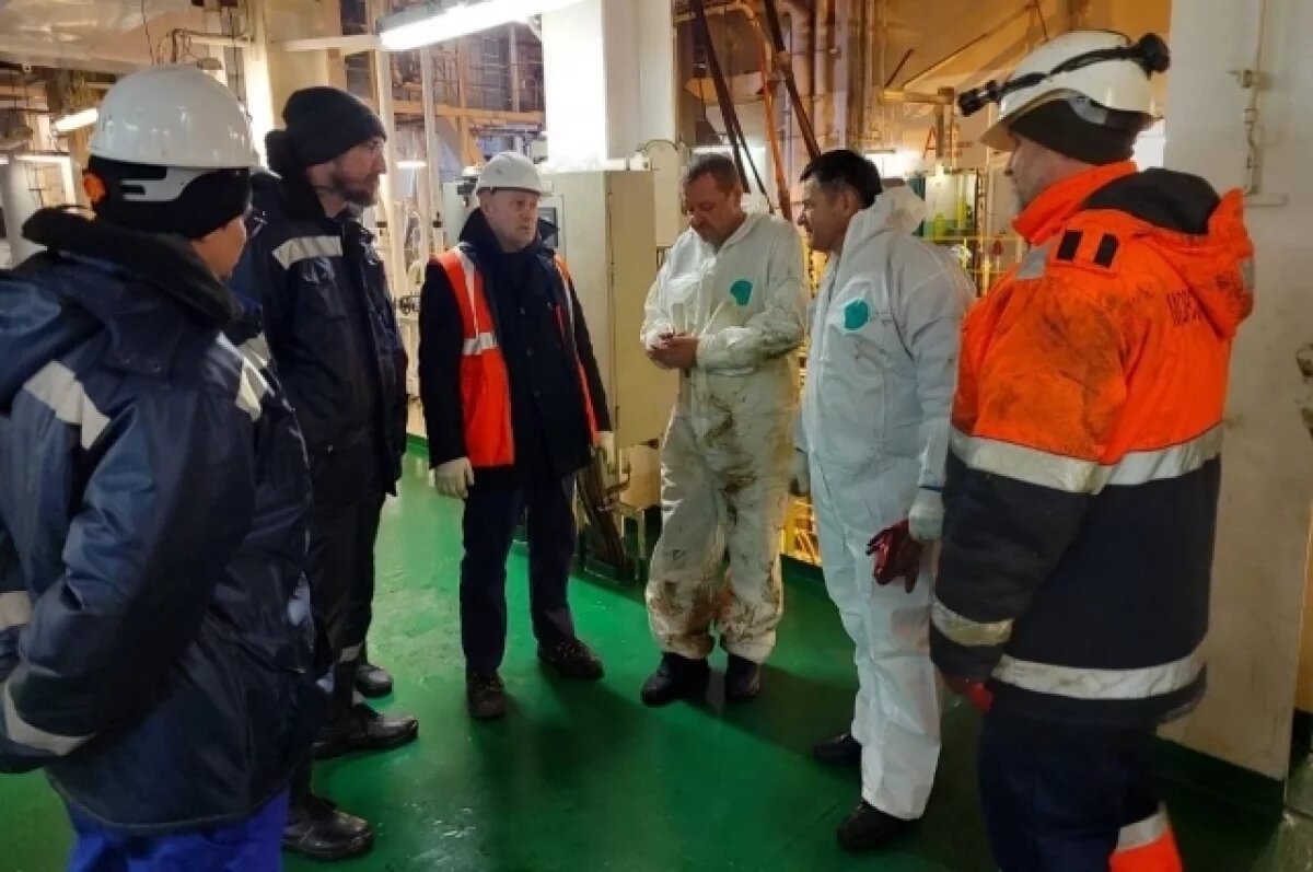    Из аварийного танкера Koala откачали почти 30 тысяч тонн мазута