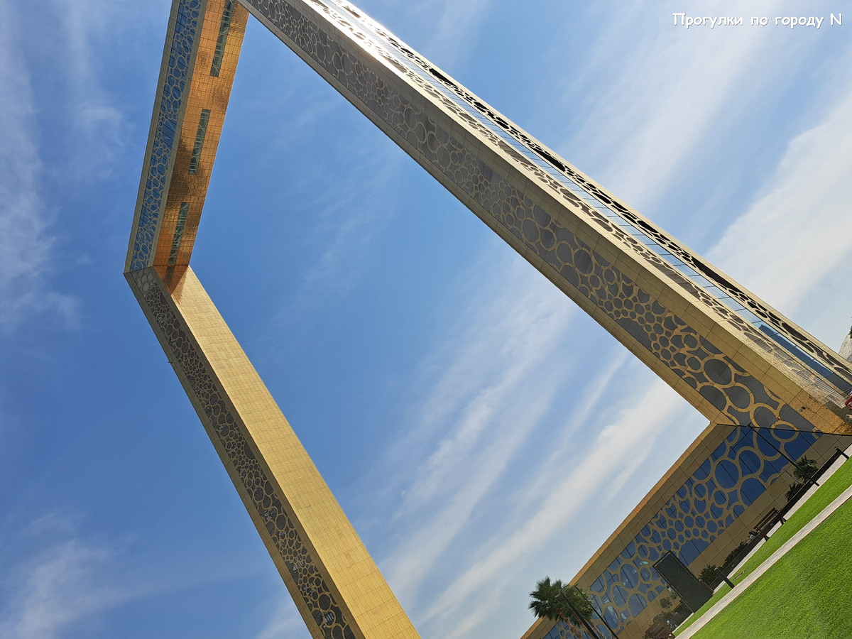 Листайте карусель