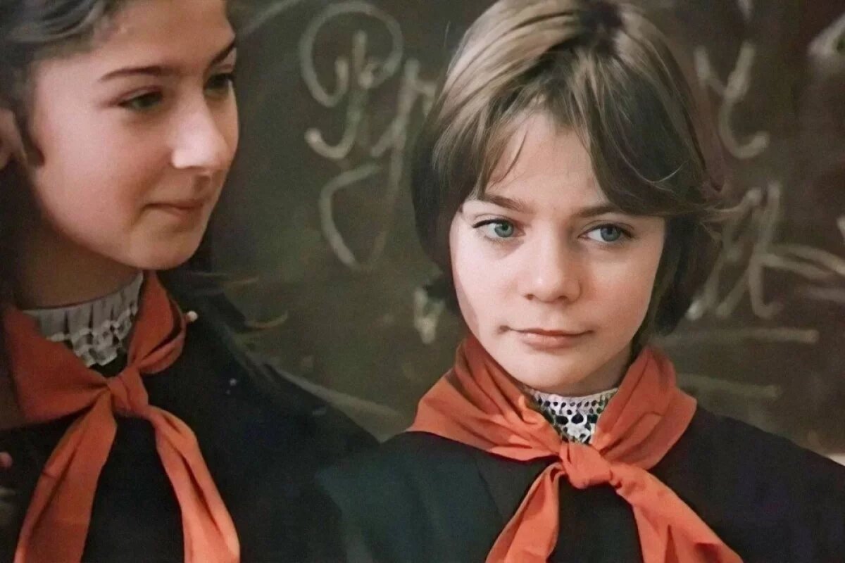    «Гостья из будущего» — советский детский телевизионный научно-фантастический многосерийный фильм из 5 серий.