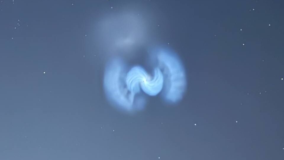    Загадочная спираль появилась после запуска ракеты Илона Маска. Фото: @concept_m