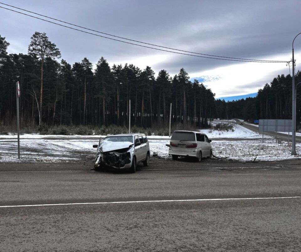    ДТП с двумя машинами Toyota в Майминском районе. Источник: МВД по Республике Алтай