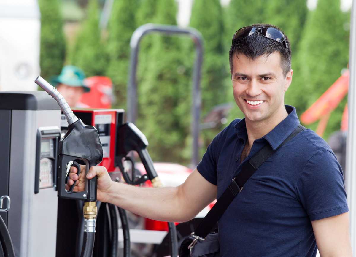 На заправке