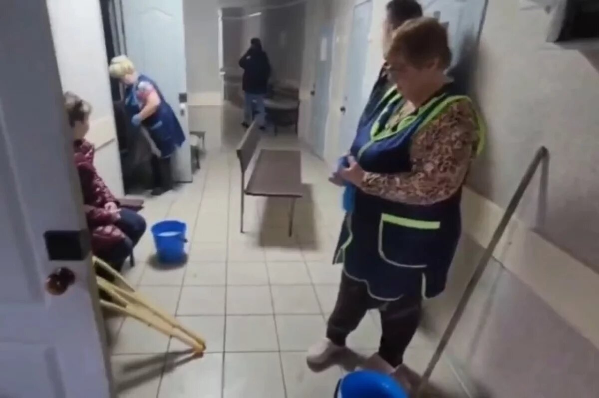    Под Ярославлем затопило поликлинику в поселке