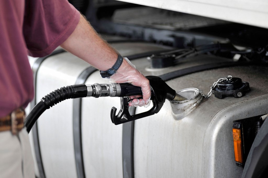 Фото заимствовано - https://tenchat.ru/media/1669156-v-pravitelstve-nazvali-stabilnoy-situatsiyu-s-tsenami-na-nefteprodukty