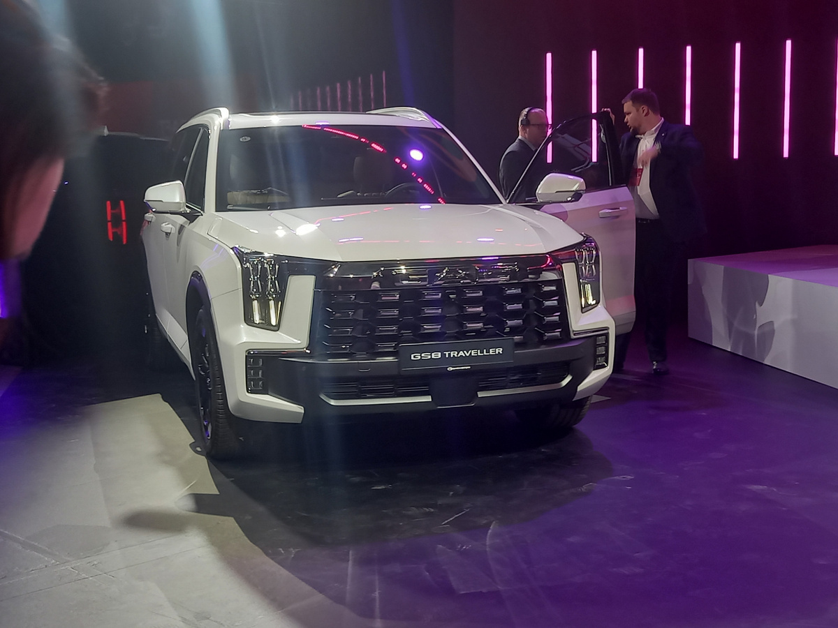 Китайские компании продолжают выводить на российский рынок свои новинки. На фото - новый GAC GS8 Traveller.