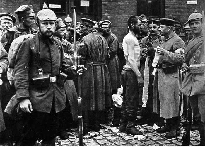 Пленные под охраной. Первая мировая война