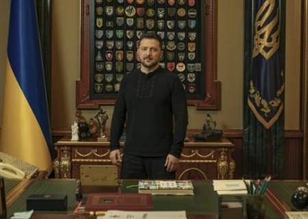    «Психбольница». Захарова о картинах в кабинете Зеленского