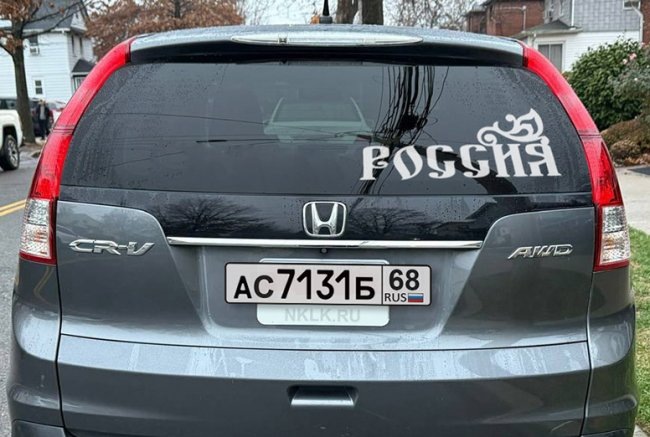 Виниловая наклейка на автомобиле