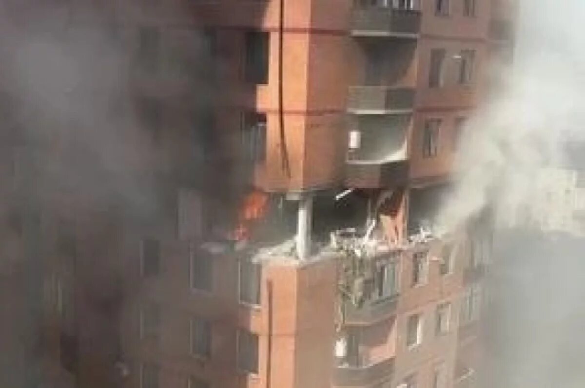    Взрыв во многоэтажке буквально разметал стены квартир.