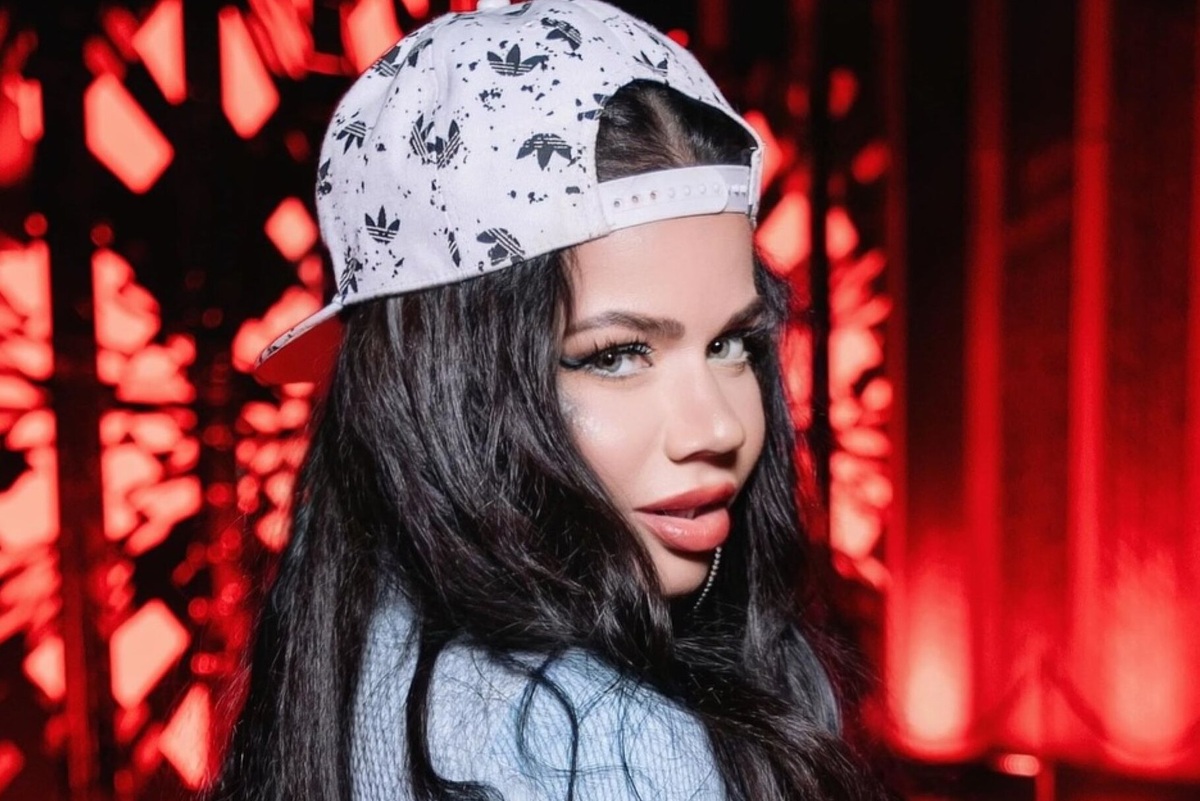     Певице Бьянке сделали операцию по уменьшению груди