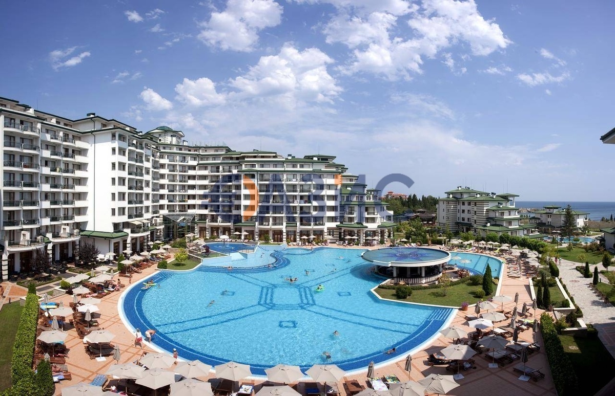 Фото на комплекс и на главный бассейн