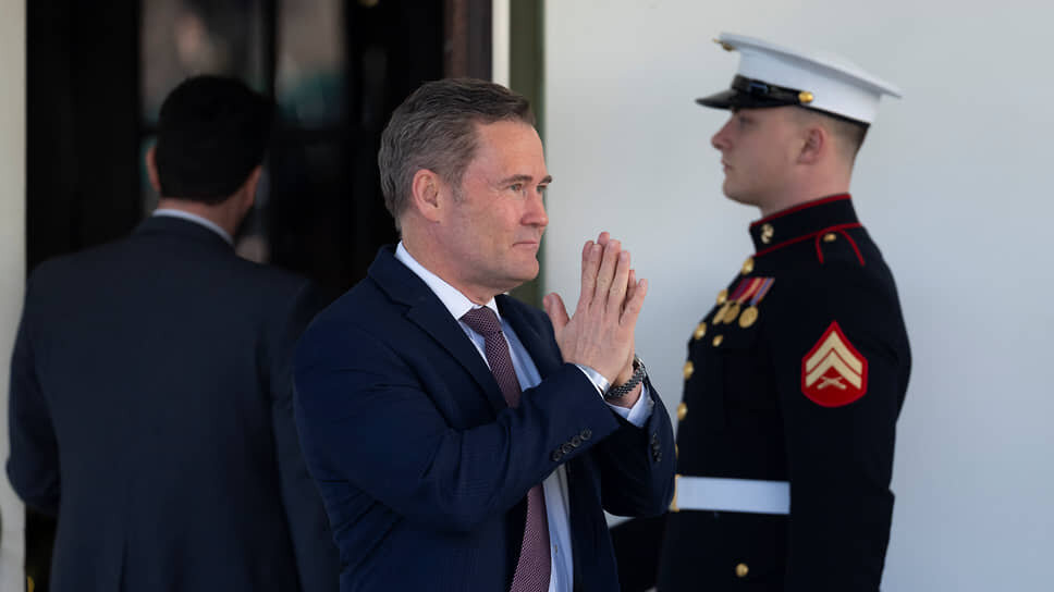 Советник Дональда Трампа по нацбезопасности Майк Уолц (слева).📷Фото: Ben Curtis / AP