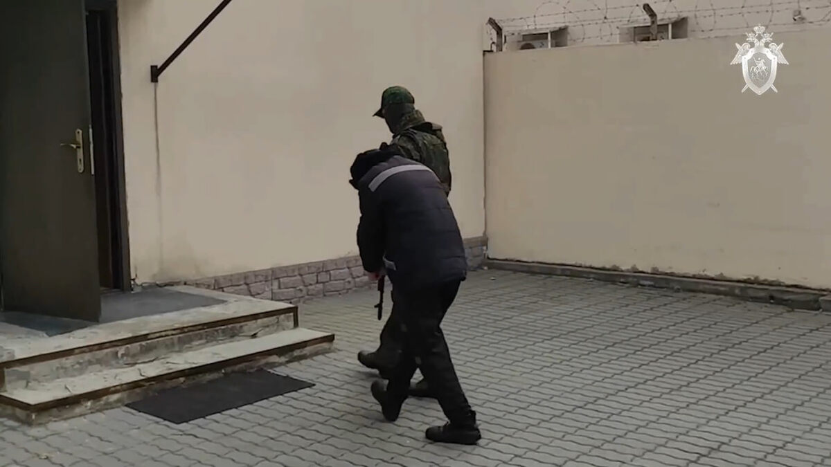    Украинскому солдату, стрелявшему по российским военным и мирным жителям, вынесли приговор