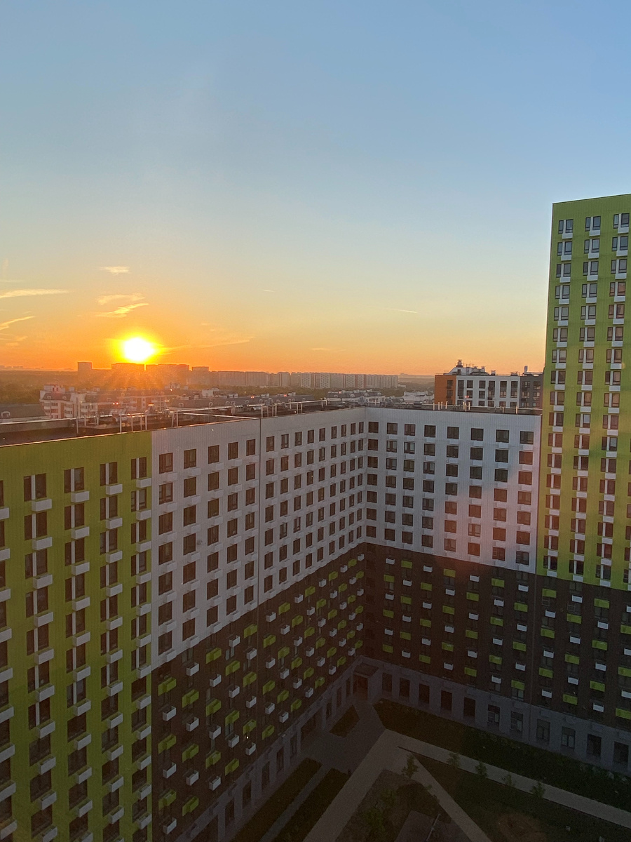 Вид из окон моей квартиры в ЖК Бутово-Парк 2 на 18 этаже. Личный архив автора статьи.