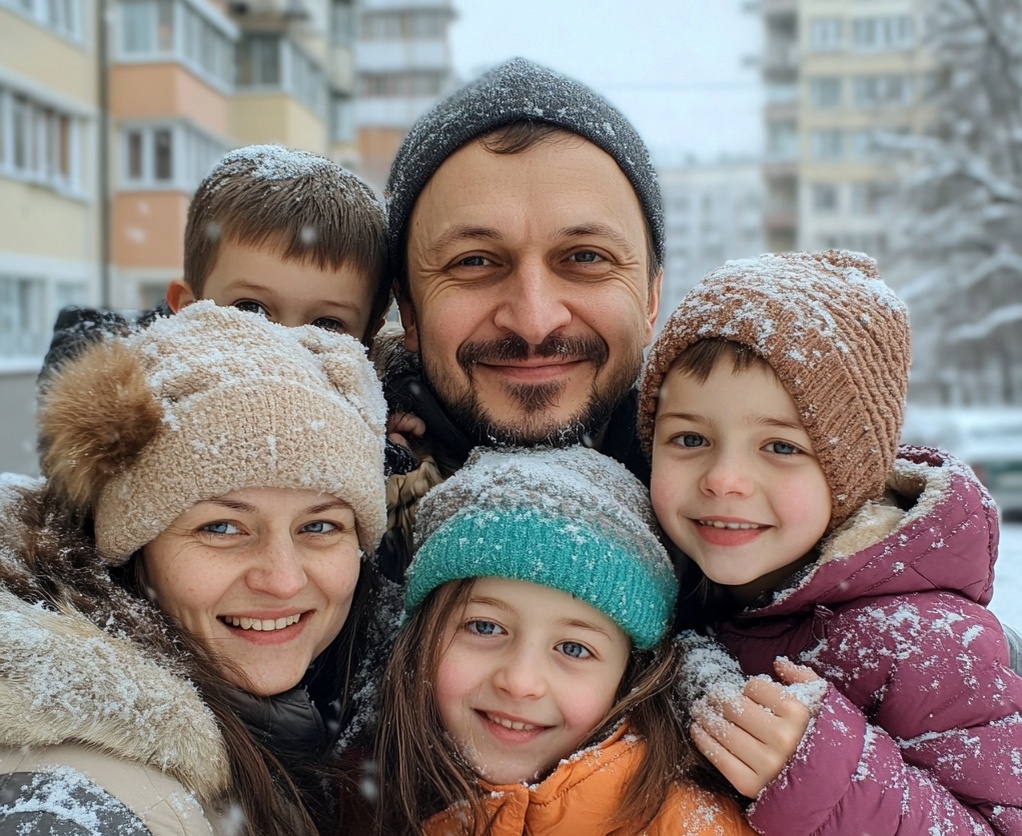 Счастливая многодетная семья. Фото fb8.