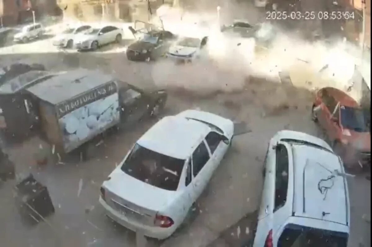    В Сети появилось новое видео момента взрыва в многоэтажке в Махачкале