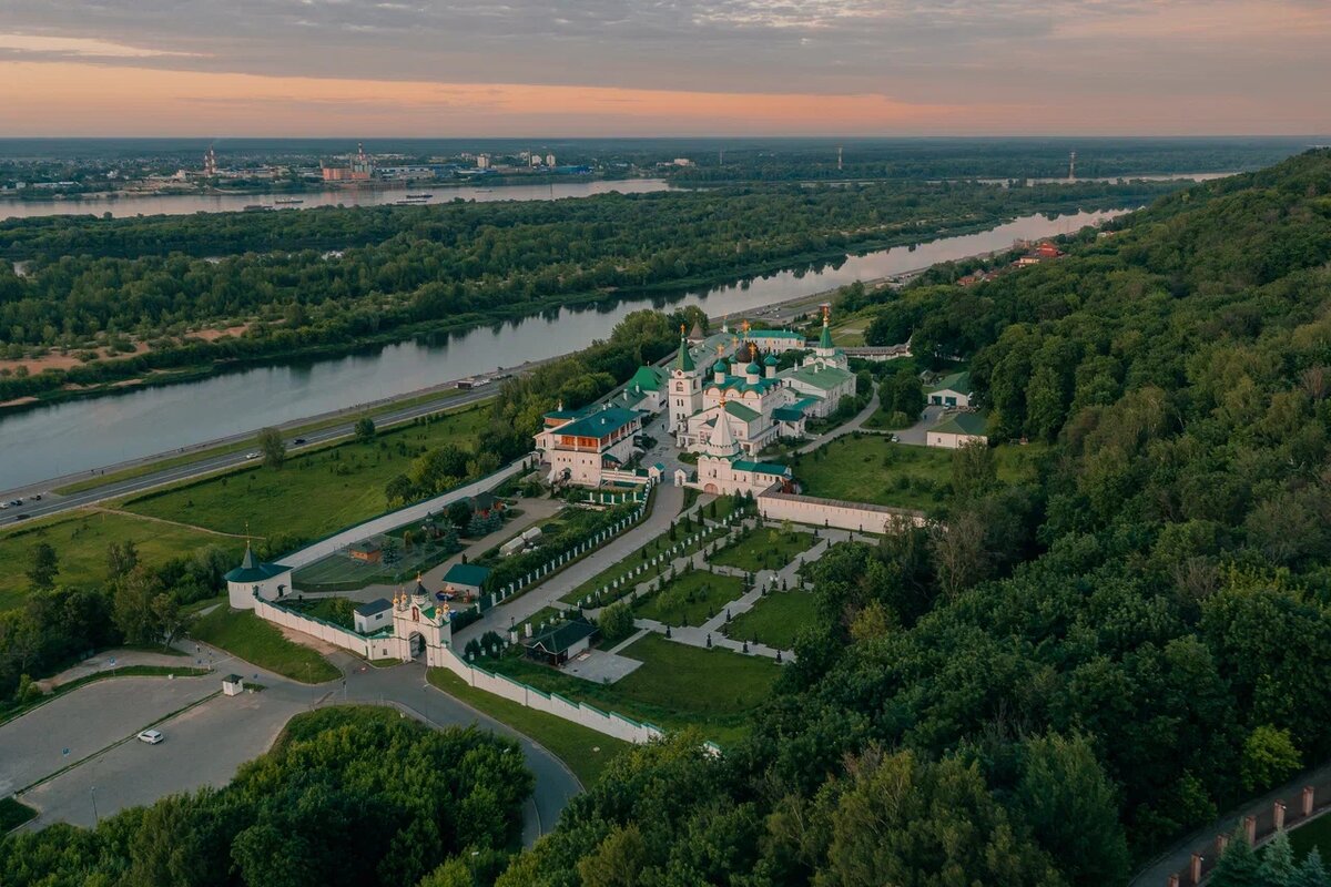 Вид на Вознесенский Печёрский мужской монастырь
